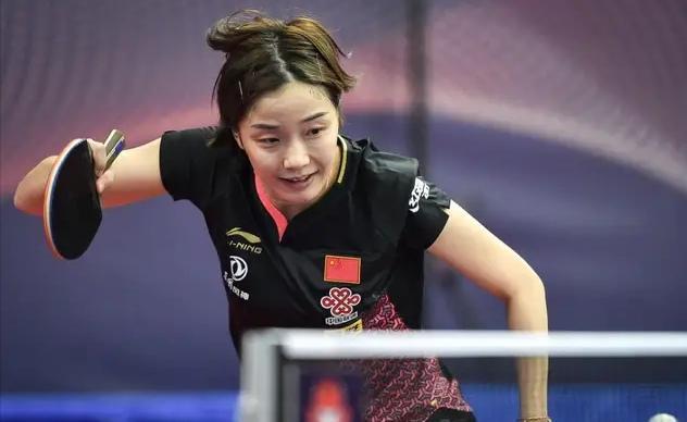 西蒙斯在中 西蒙斯在中