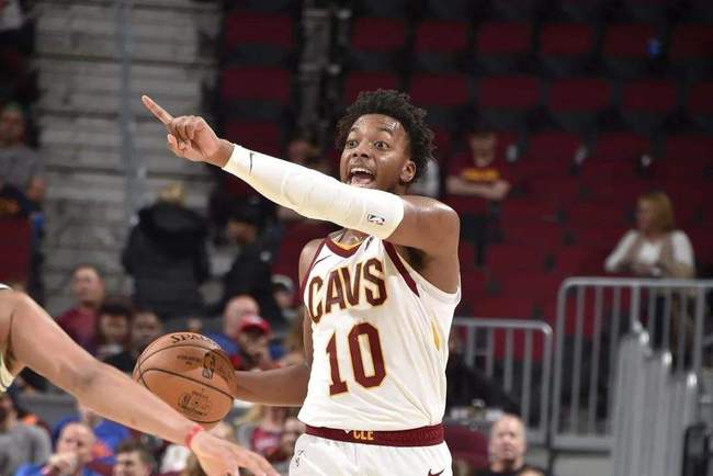 他在中场的 他在中场的