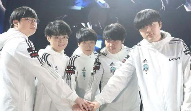 切发生在球 切发生在球